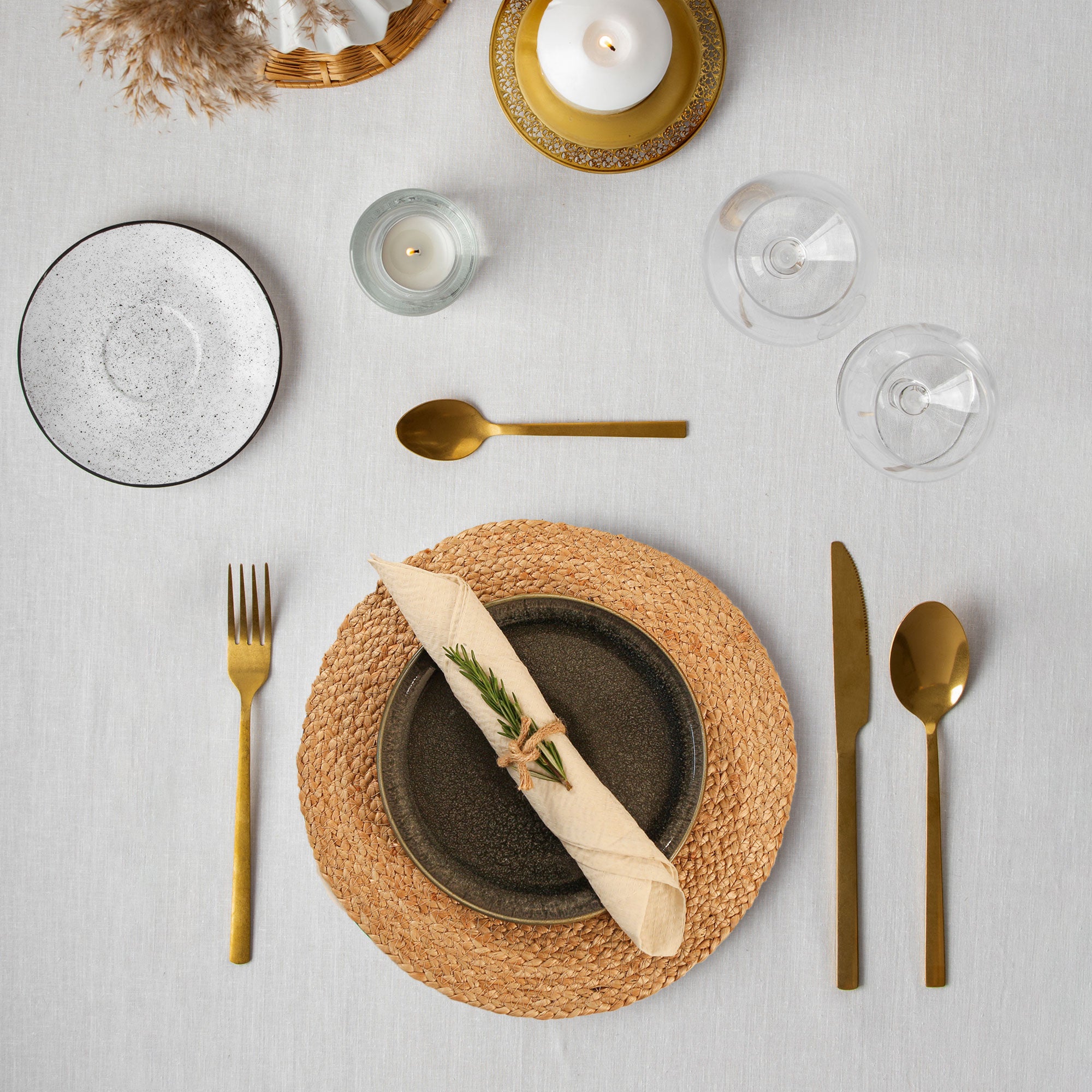 Round Jute Placemats, Set of 6 – 100% Natural Non-Slip Handwoven Boho Farmhouse Table Mats for Dining, Kitchen, and Wedding Décor