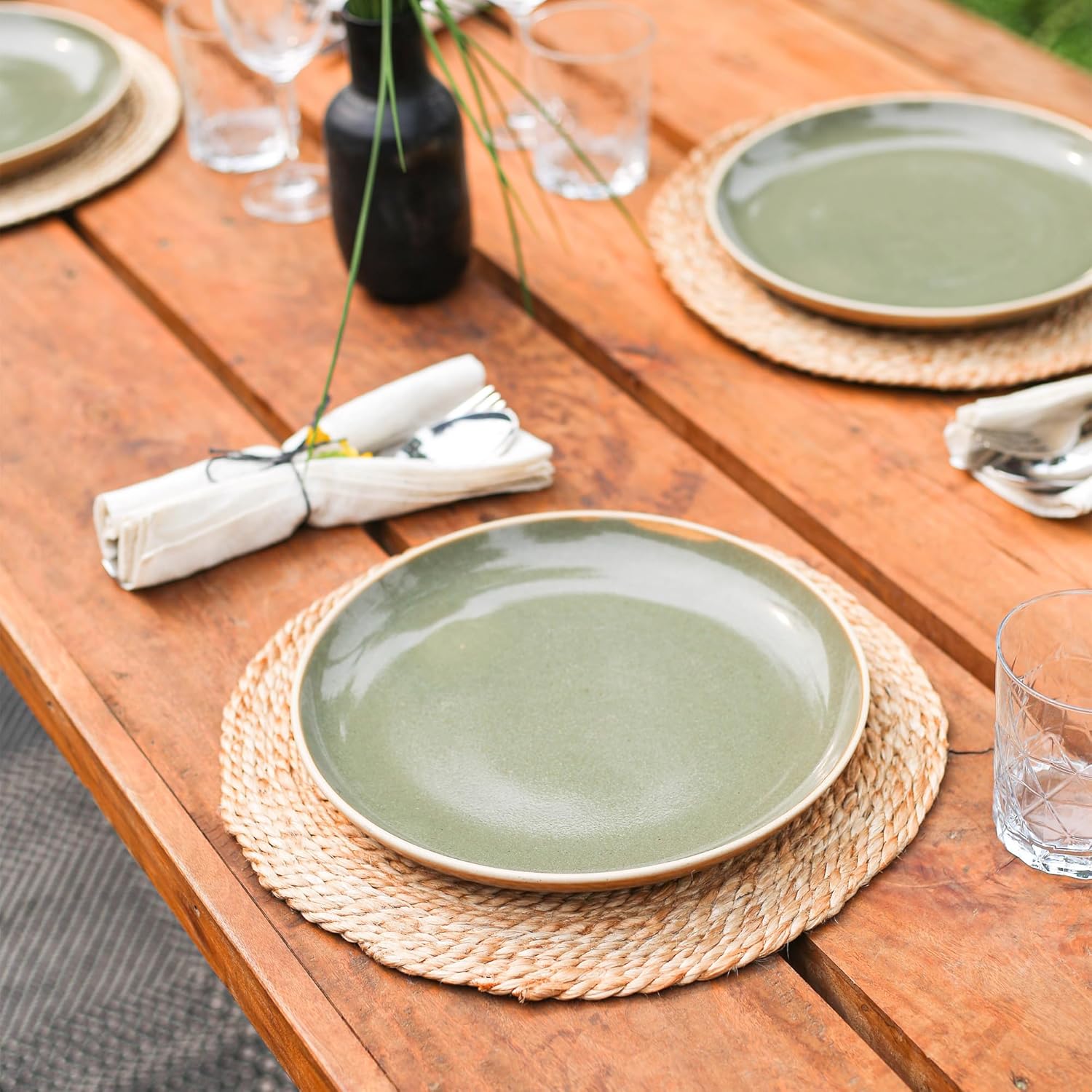 Eco-Crave Round Jute Rope Placemats Set of 8 – 100% Handmade 13" Woven Table Mats, Rustic Boho Farmhouse Style, Braided Jute Chargers for Dining & Kitchen Decor