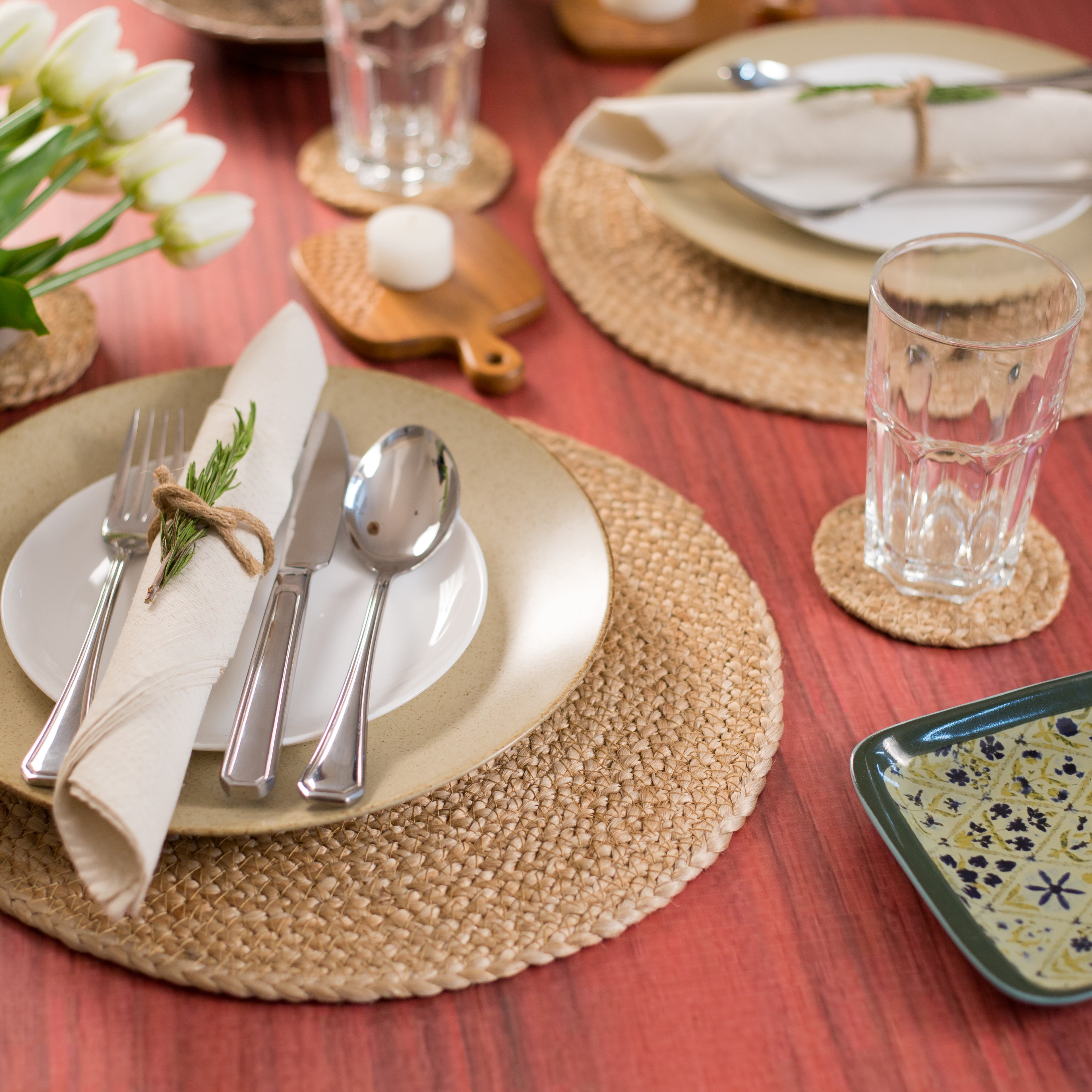 Round Jute Placemats, Set of 4 – 100% Natural Non-Slip Handwoven Boho Farmhouse Mats for Dining Table, Kitchen, and Wedding Décor