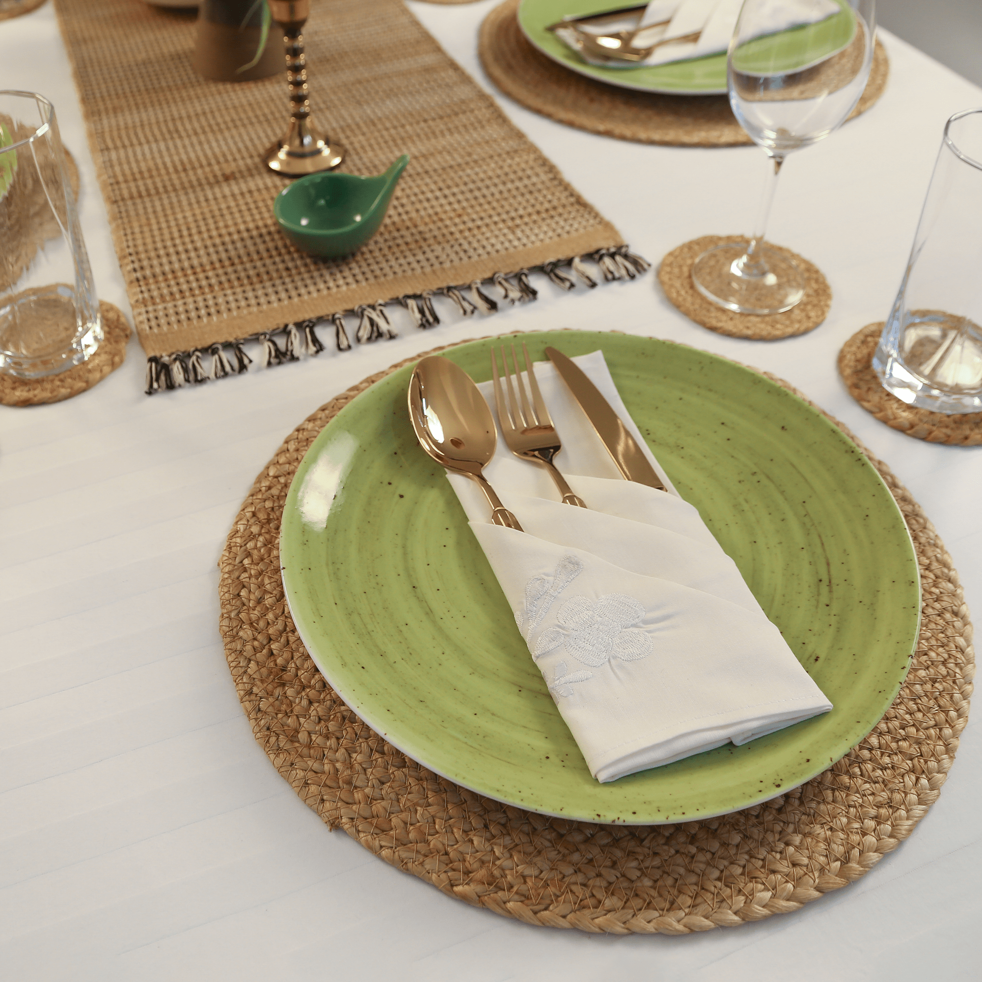 Round Jute Placemats, Set of 4 – 100% Natural Non-Slip Handwoven Boho Farmhouse Mats for Dining Table, Kitchen, and Wedding Décor