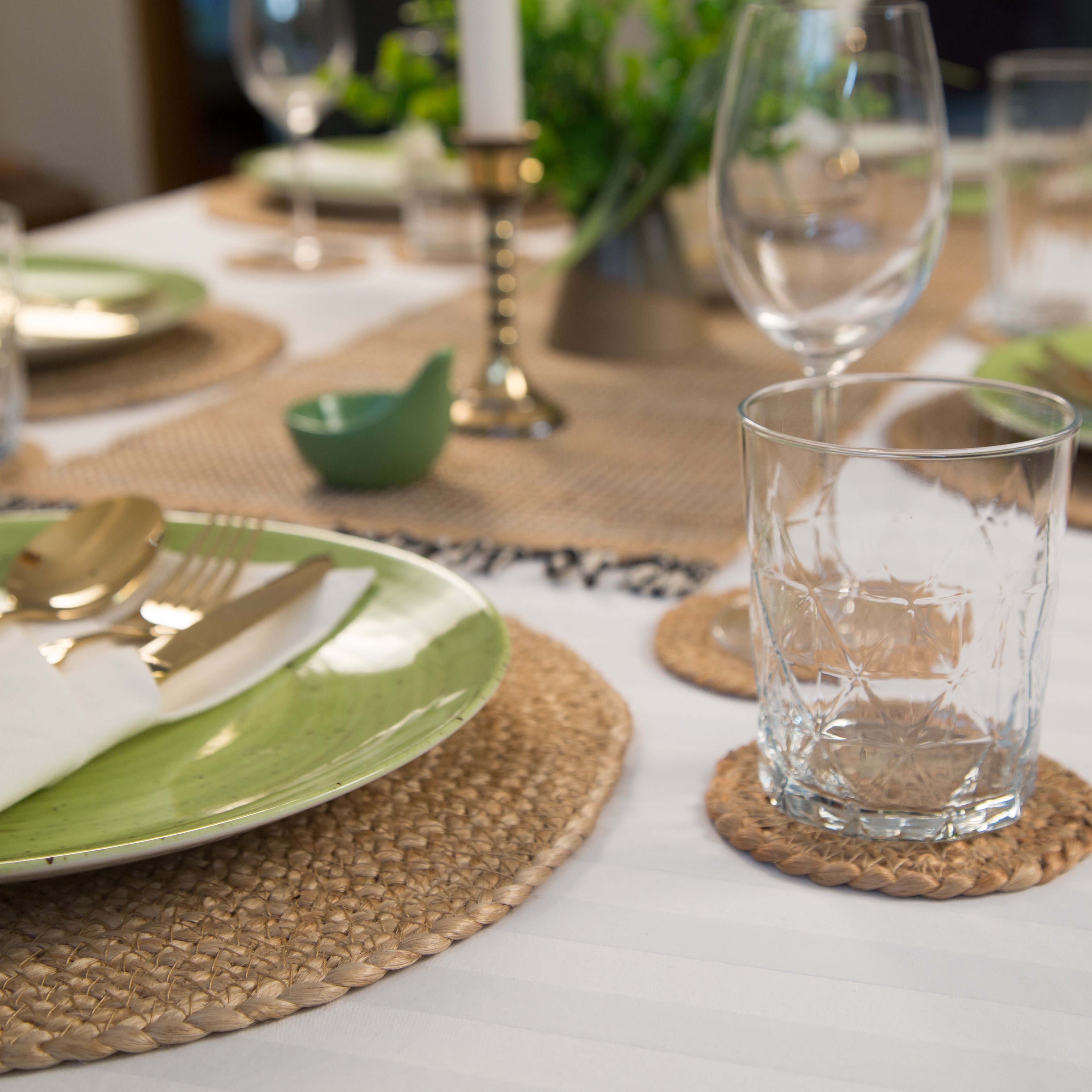 Round Jute Placemats, Set of 2 – Boho Farmhouse Design Non-Slip Handwoven Table Mats for Dining, Kitchen, and Wedding Décor